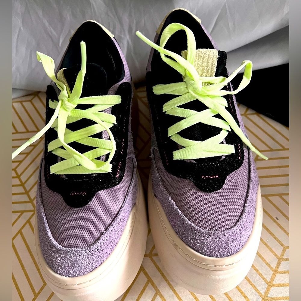 UGG Sneakers
